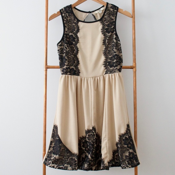 Boutique 1861 Lace Dress - Picture 2 of 8